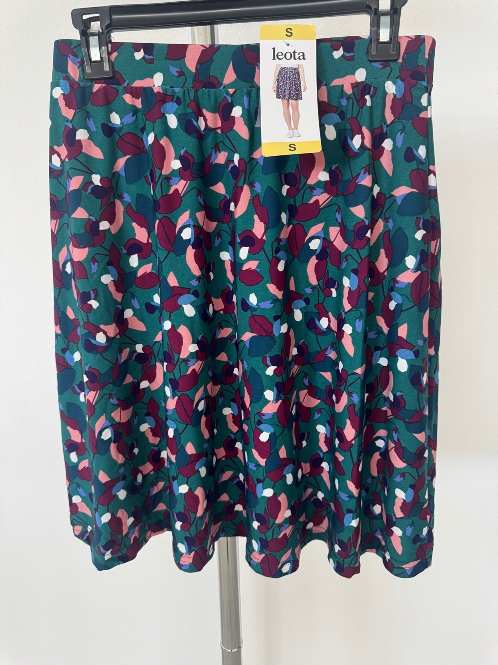 Leota Women’s Green/Multicolor Pattern Skirt, Small- NWT